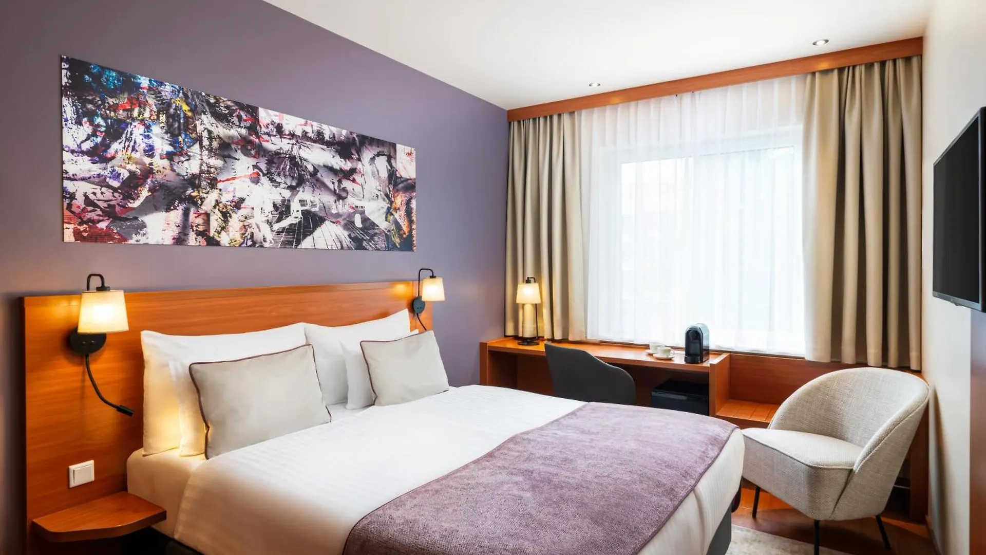 Leonardo Hotel Salzburg City Center contacts